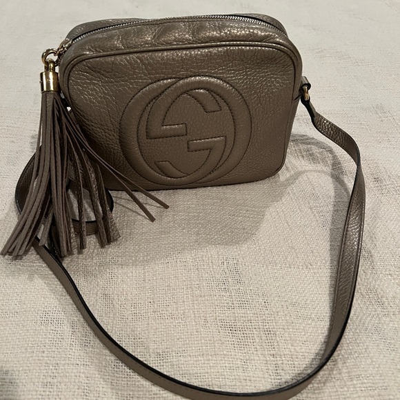 GUCCI Pebbled Calfskin Small Soho Disco Crossbody - Metallic - Picture 3 of 12